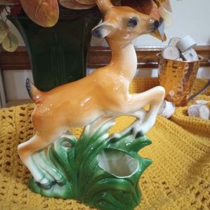 VTG Leaping Deer Planter. EUC
